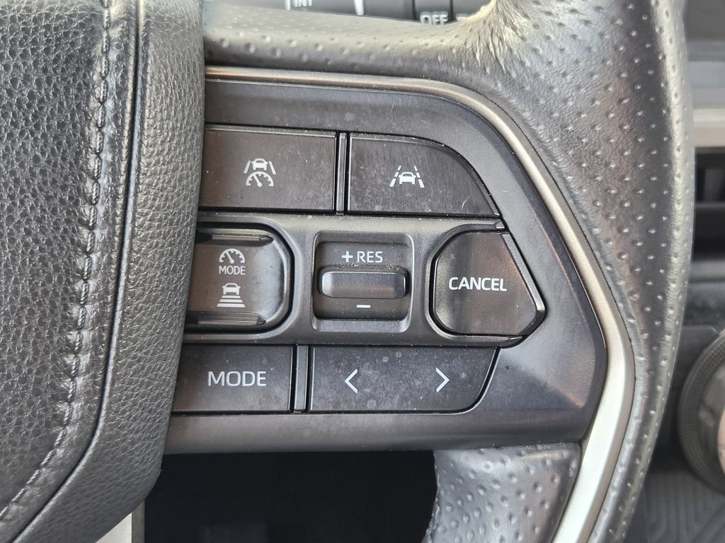 Used 2025 Toyota 4Runner SR5 AWD/4WD image 22