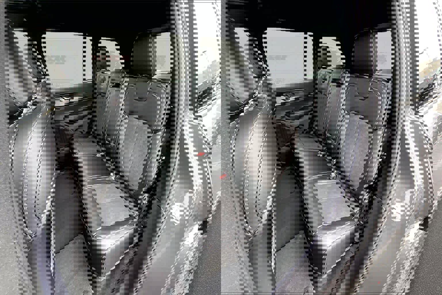 New 2025 Jeep Grand Cherokee Altitude image 13