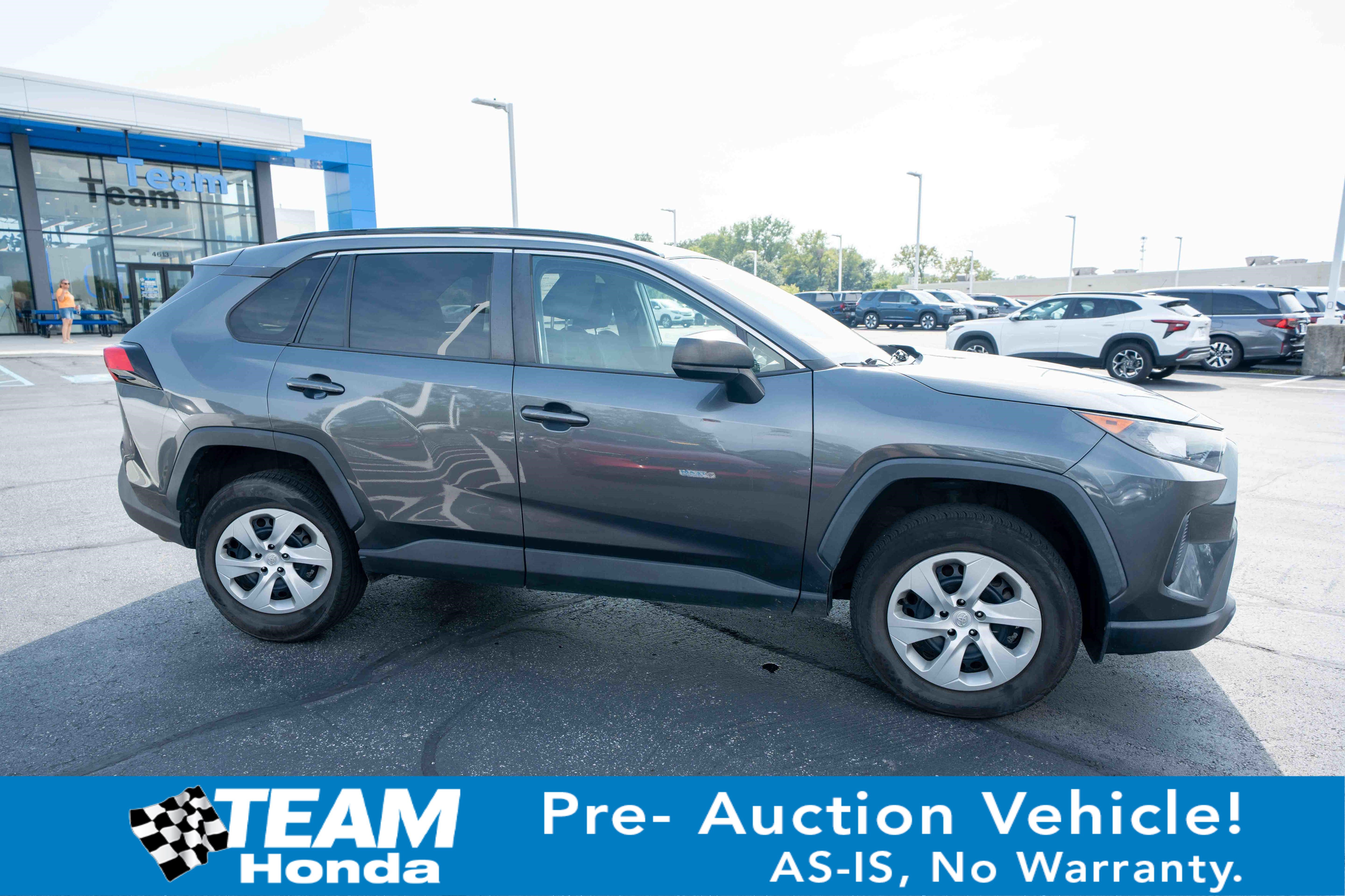 Used 2019 Toyota RAV4 LE AWD/4WD image 1