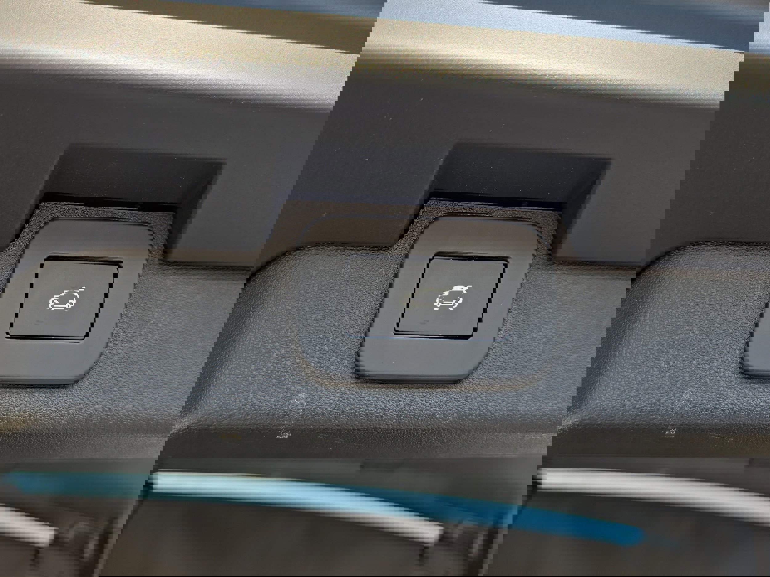 Used 2023 Land Rover Discovery S R-Dynamic image 11