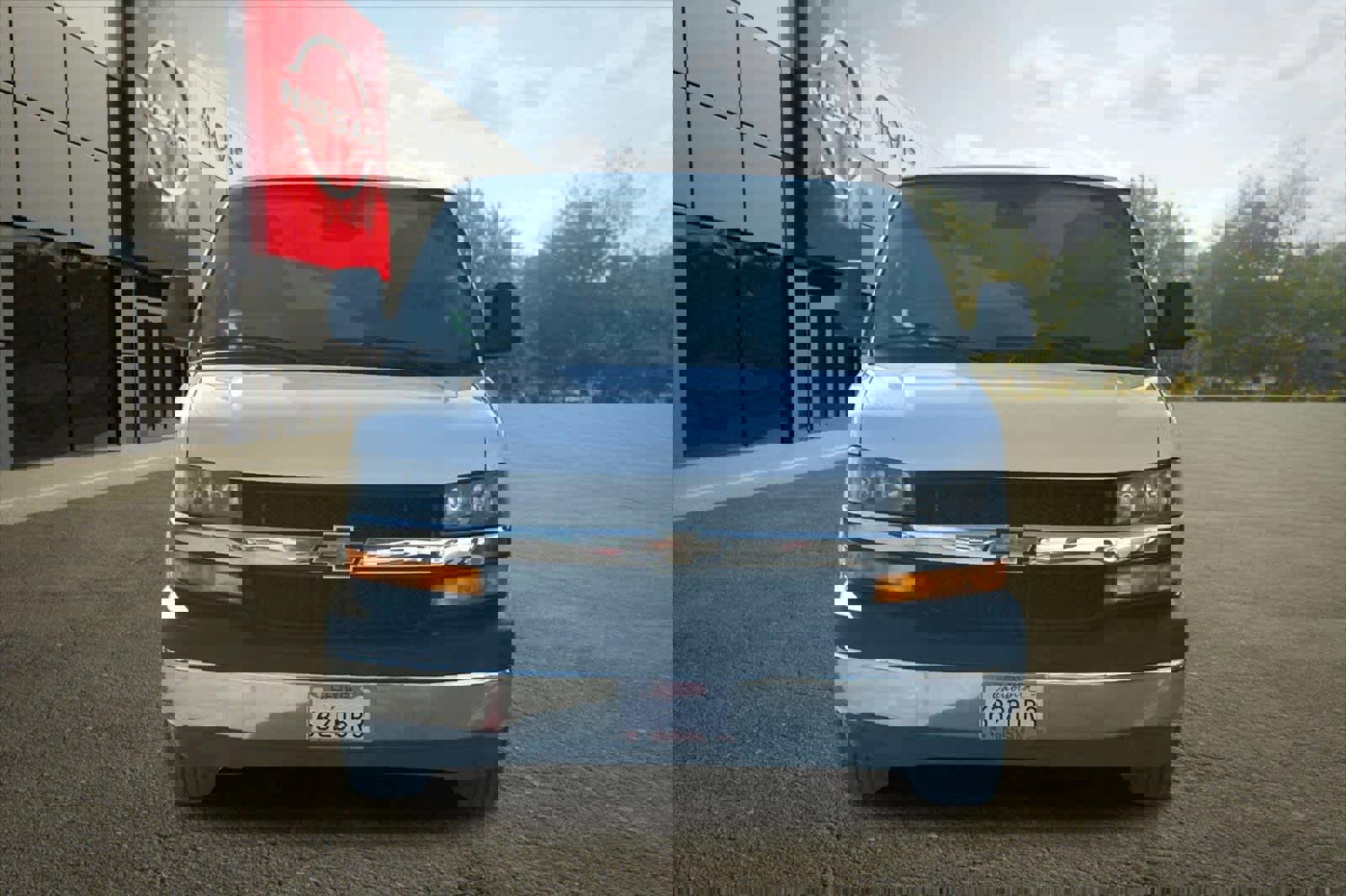 Used 2019 Chevrolet Express 3500 w/ Driver Convenience Package image 11