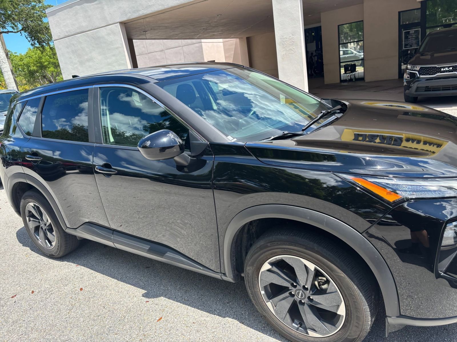 Used 2025 Nissan Rogue SV FWD image 3