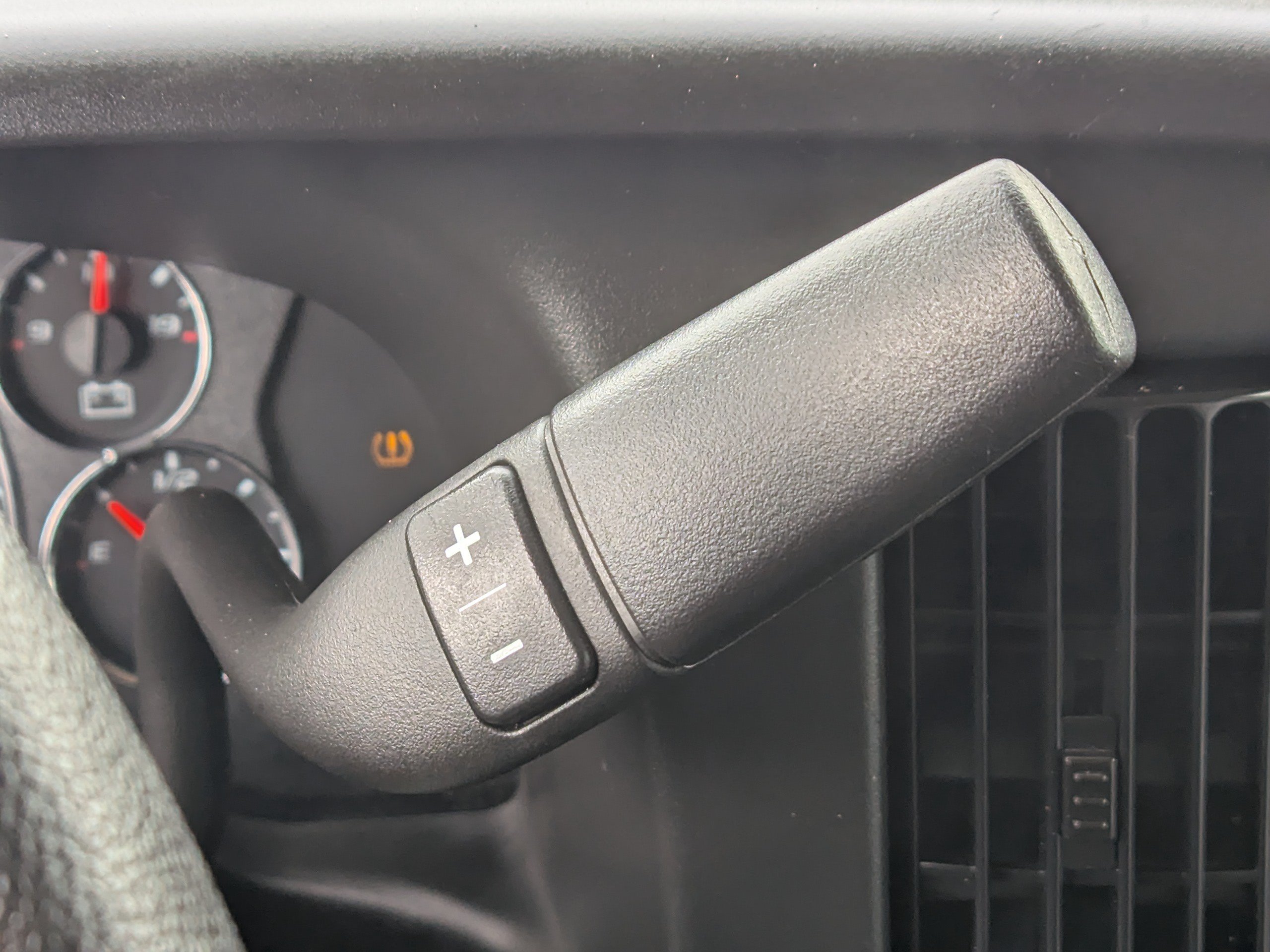 Used 2025 Chevrolet Express 3500 LT w/ LT Preferred Equipment Group RWD image 27