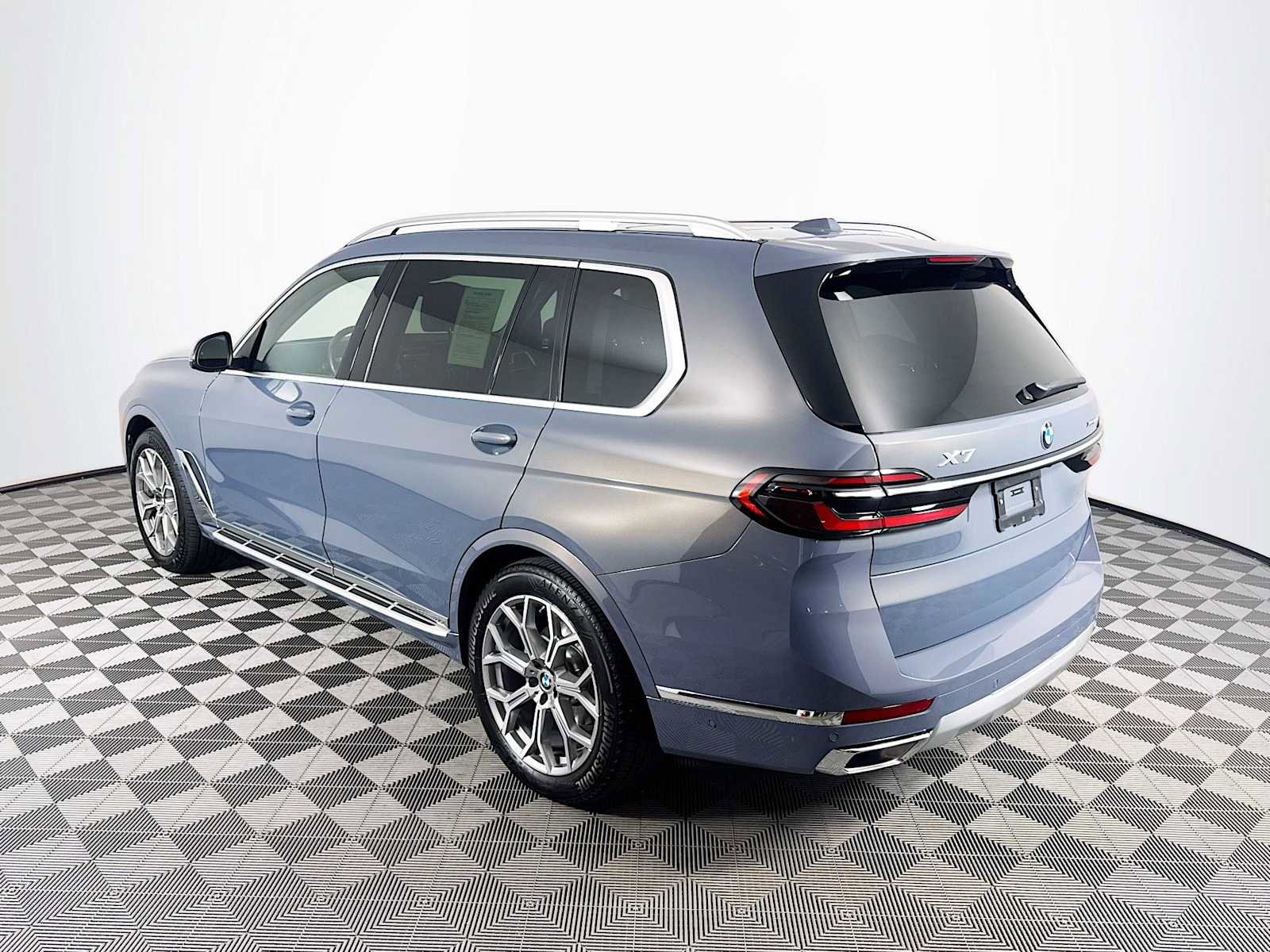 Used 2025 BMW X7 xDrive40i image 9