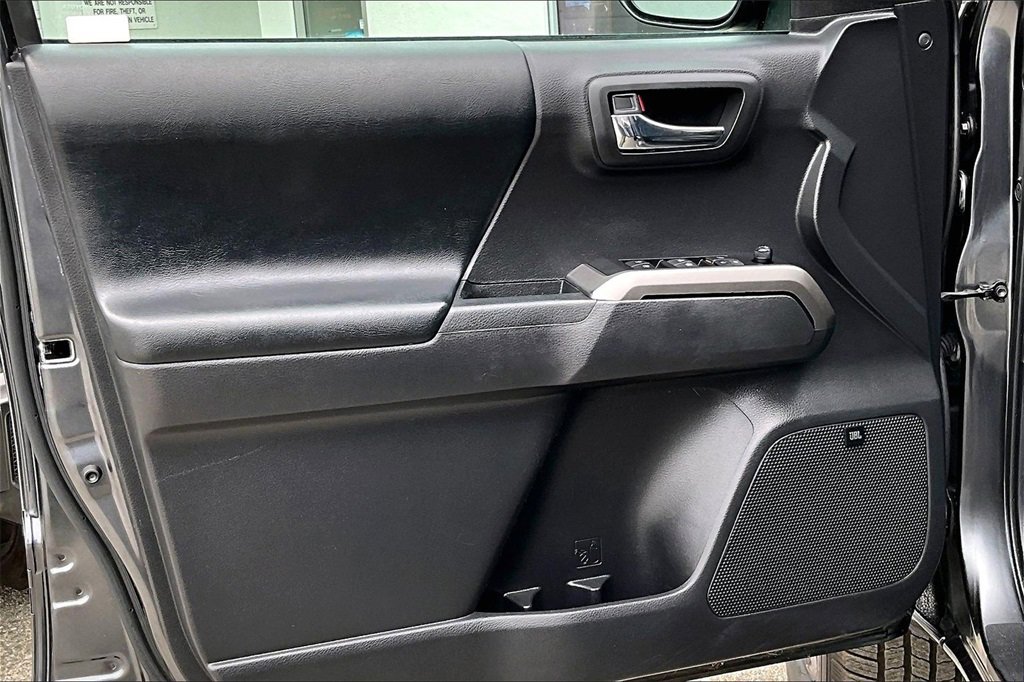 Used 2022 Toyota Tacoma Limited image 21