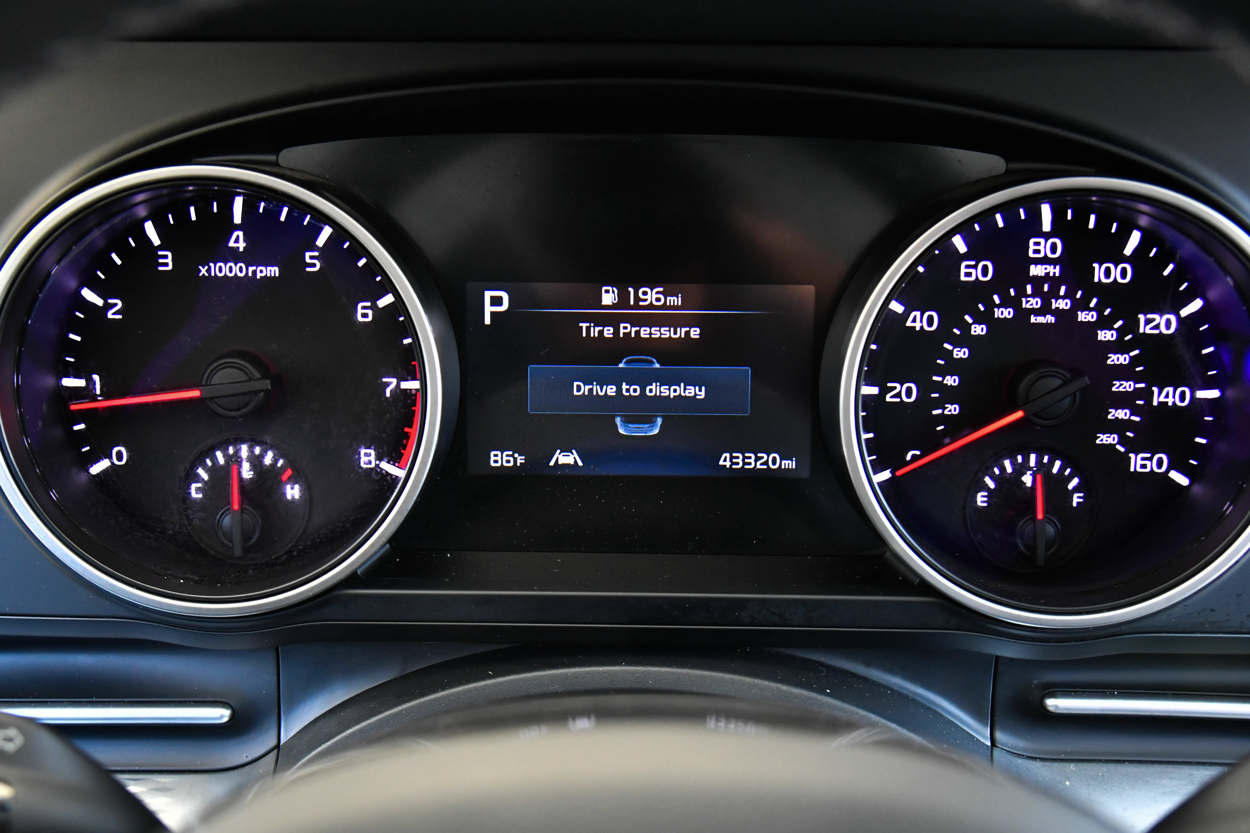 Used 2023 Kia Carnival LX FWD image 30
