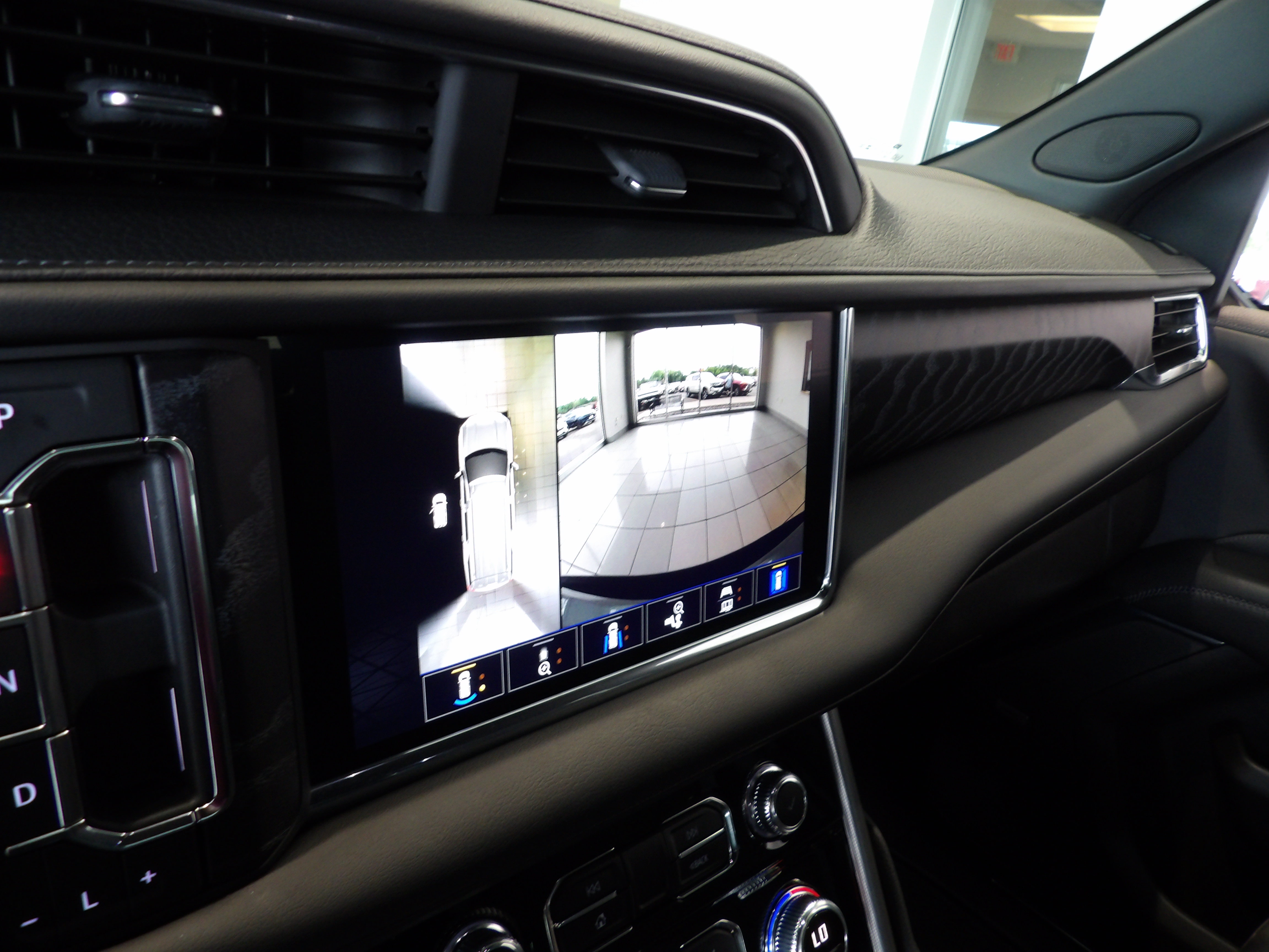 Used 2023 GMC Yukon XL Denali w/ Max Trailering Package AWD/4WD image 14