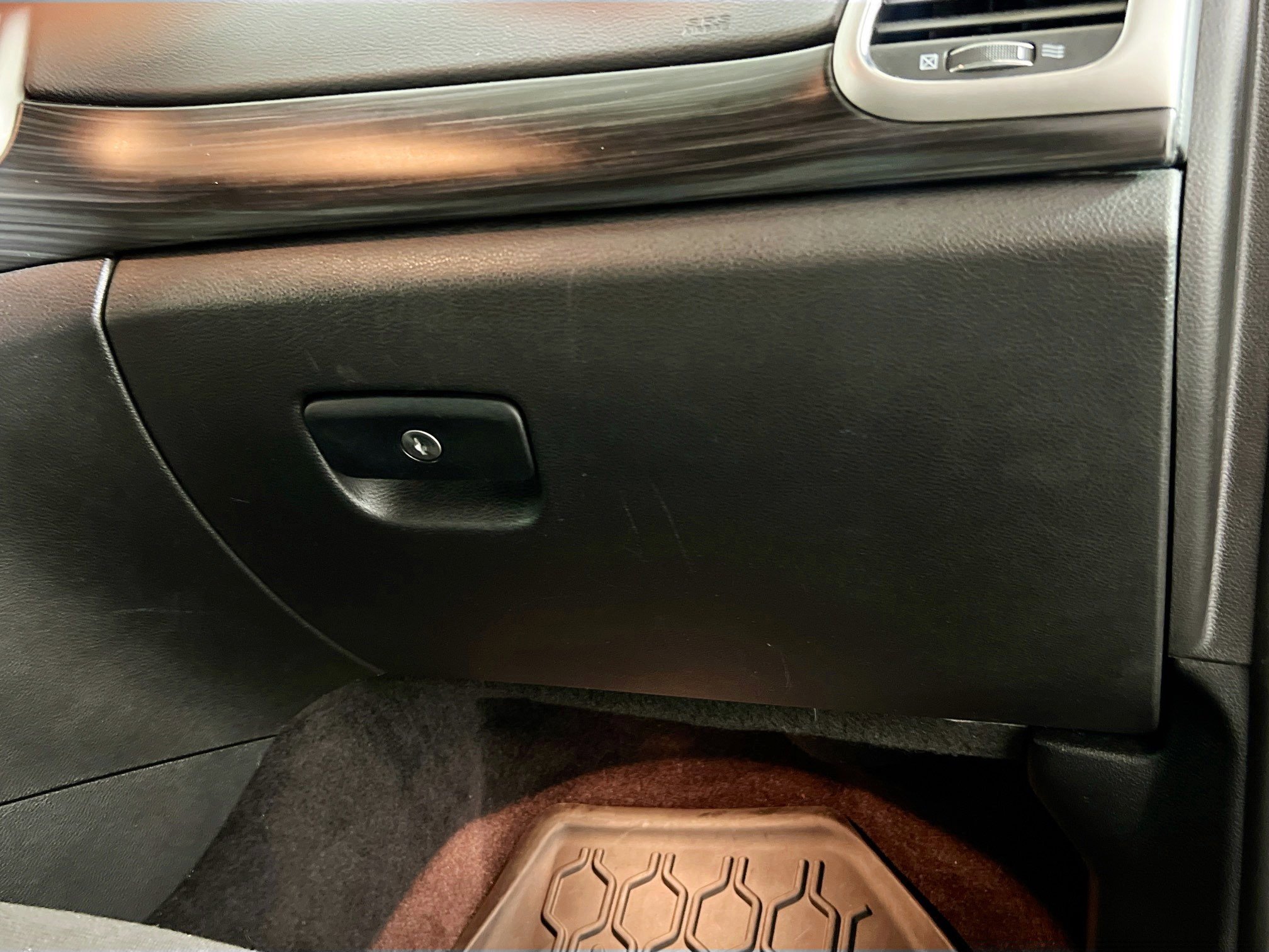 Used 2019 Jeep Grand Cherokee Laredo AWD/4WD image 35
