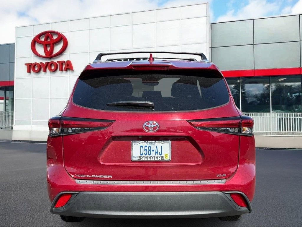 Certified 2023 Toyota Highlander XLE image 5