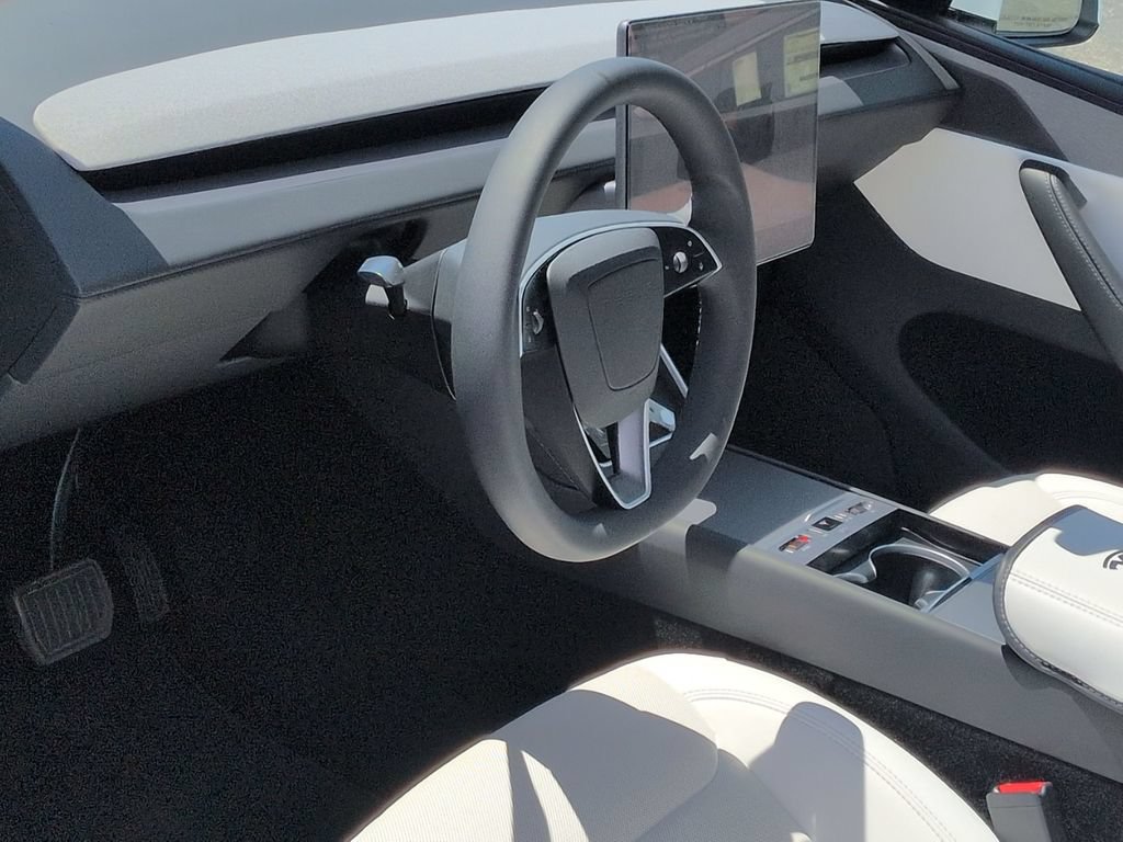Used 2026 Tesla Model Y 2WD image 2