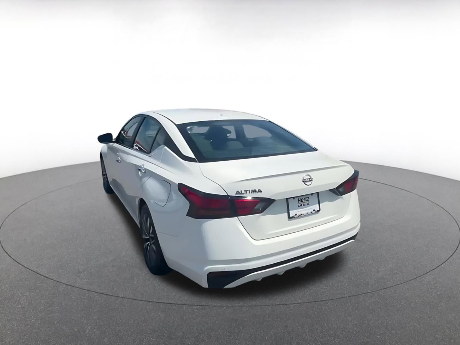 Used 2025 Nissan Altima 2.5 SV FWD image 11