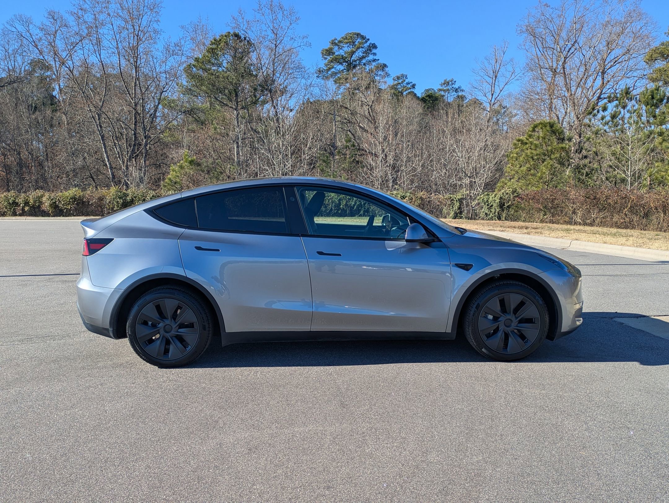 Used 2025 Tesla Model Y Long Range image 4
