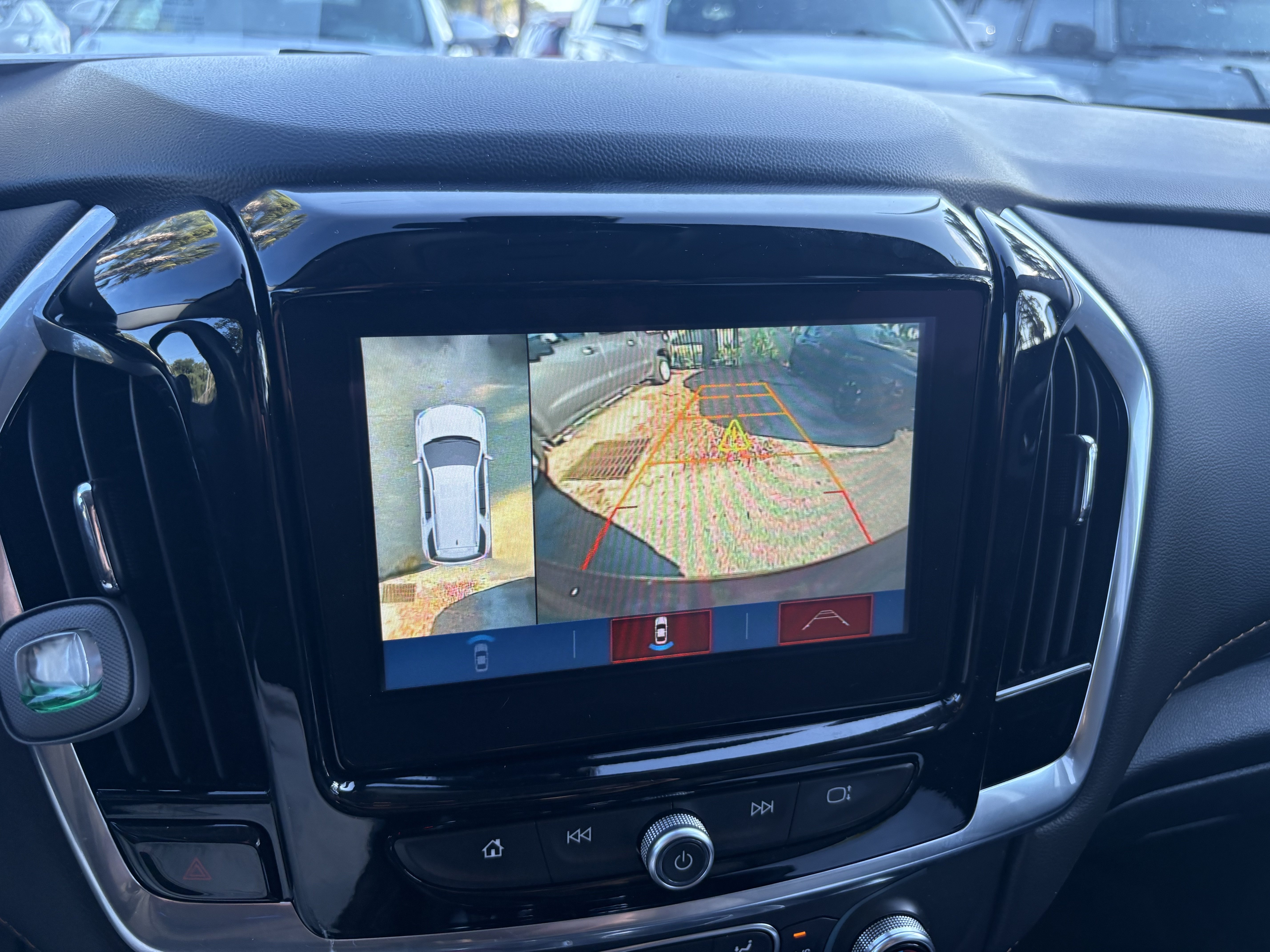 Used 2019 Chevrolet Traverse RS FWD image 12