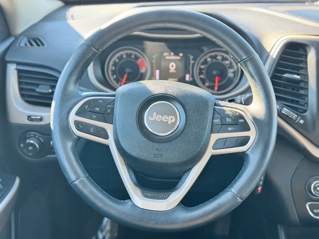 Used 2017 Jeep Cherokee Latitude w/ Cold Weather Group image 21