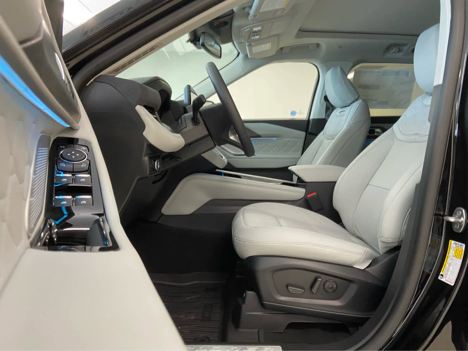 New 2026 Ford Explorer Platinum image 13