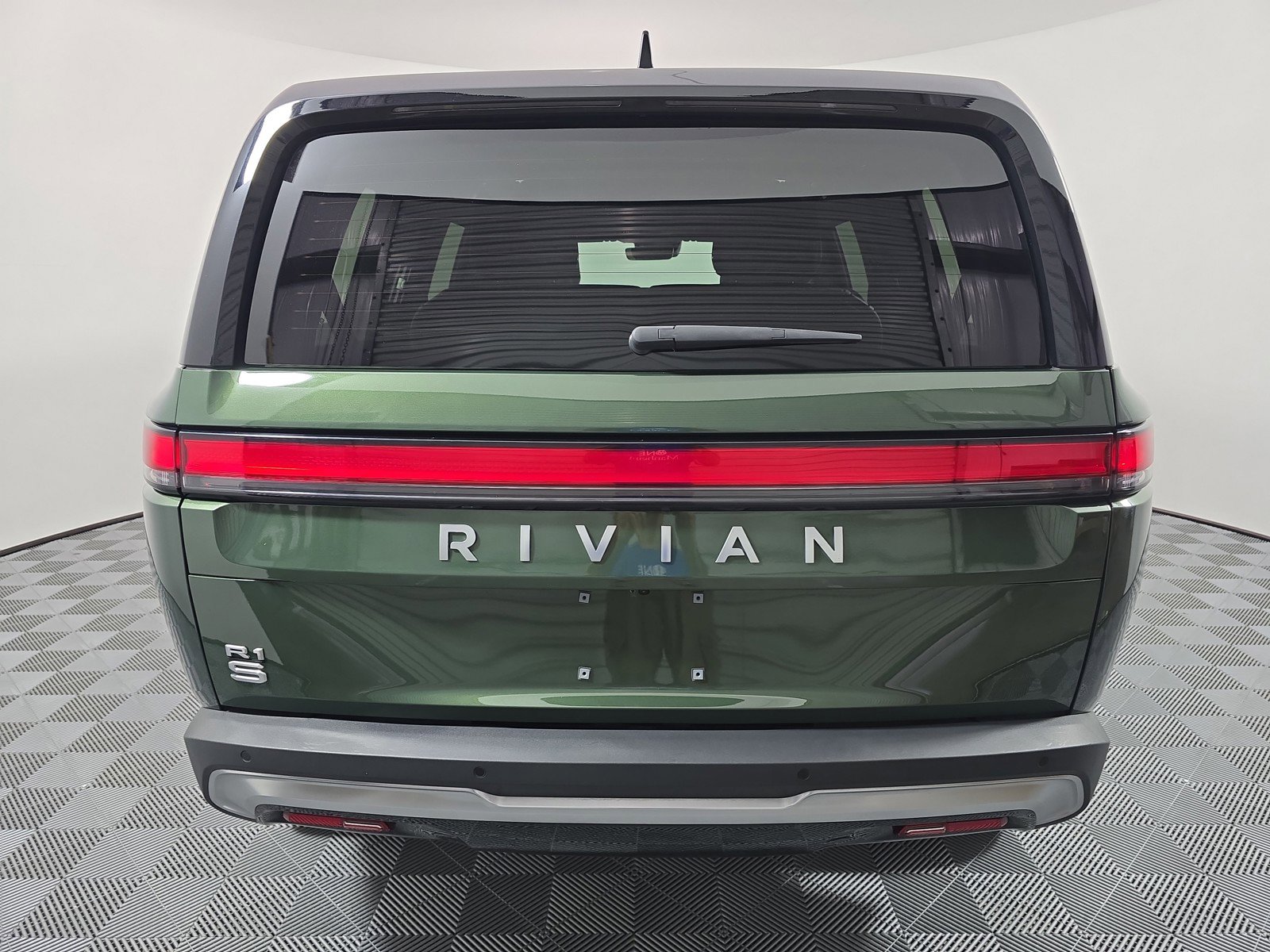 Used 2024 Rivian R1S Adventure AWD/4WD image 4