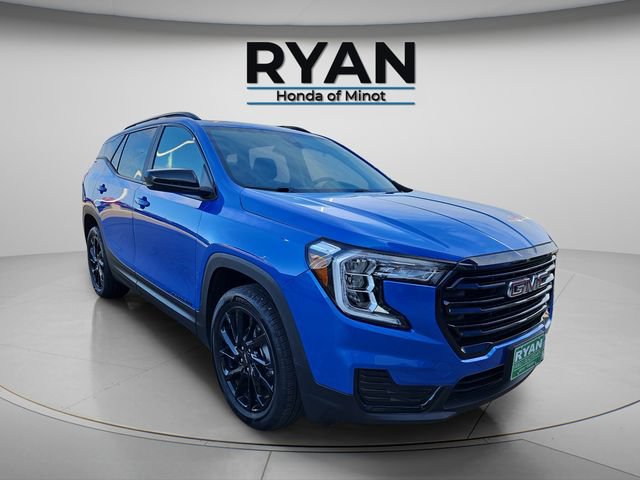 Used 2024 GMC Terrain SLE w/ Driver Convenience Package AWD/4WD image 2