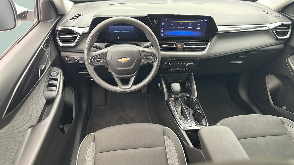 Used 2025 Chevrolet TrailBlazer LT AWD/4WD image 12