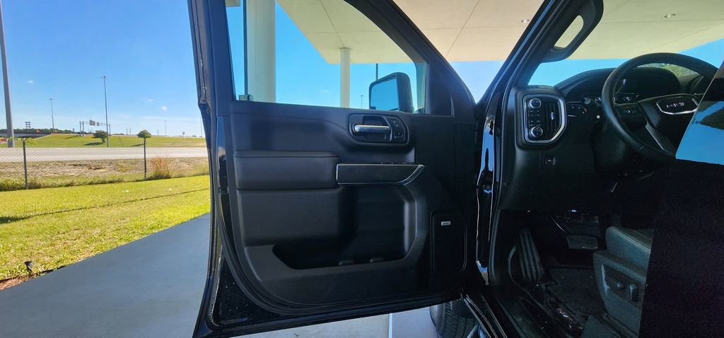 Used 2023 GMC Sierra 3500 AT4 w/ AT4 Preferred Package AWD/4WD image 11