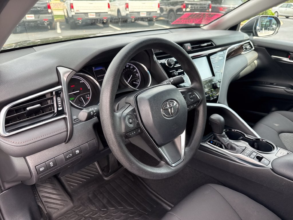 Used 2018 Toyota Camry LE FWD image 14