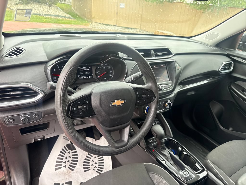 Used 2023 Chevrolet TrailBlazer LT AWD/4WD image 15