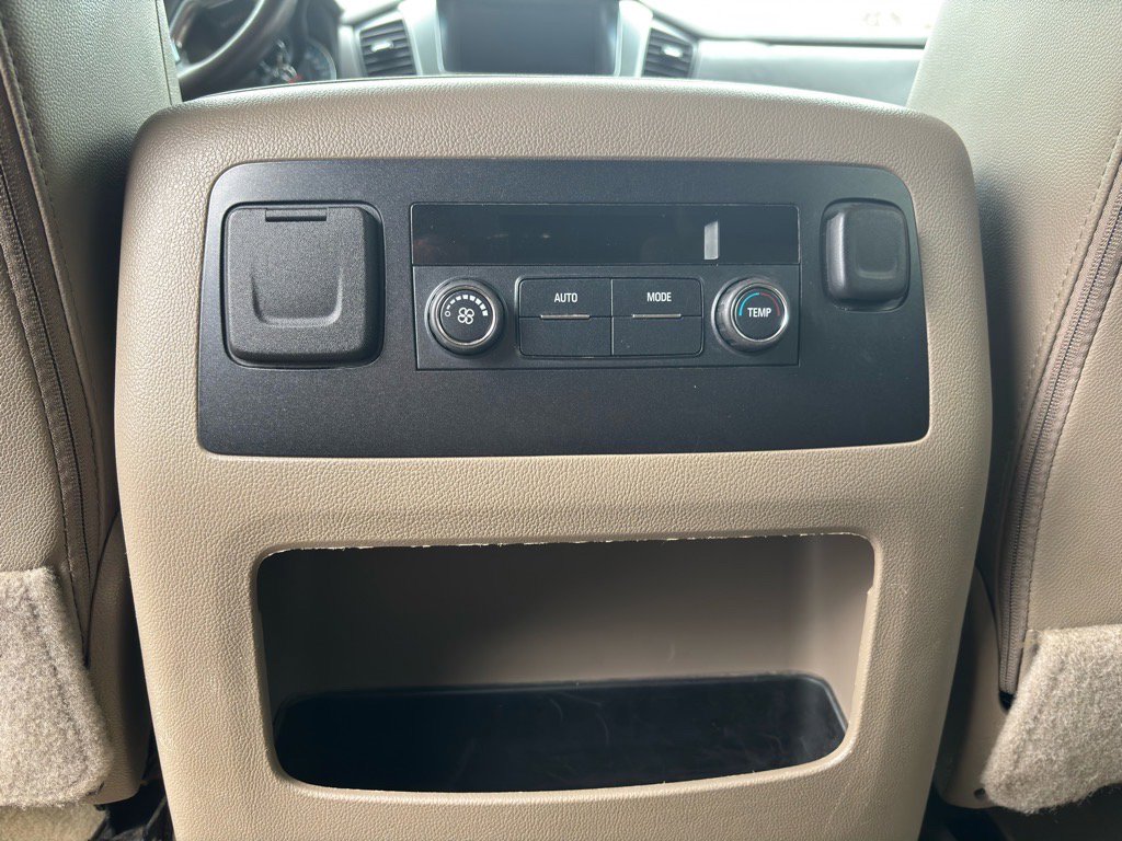 Used 2017 Chevrolet Suburban LT image 19