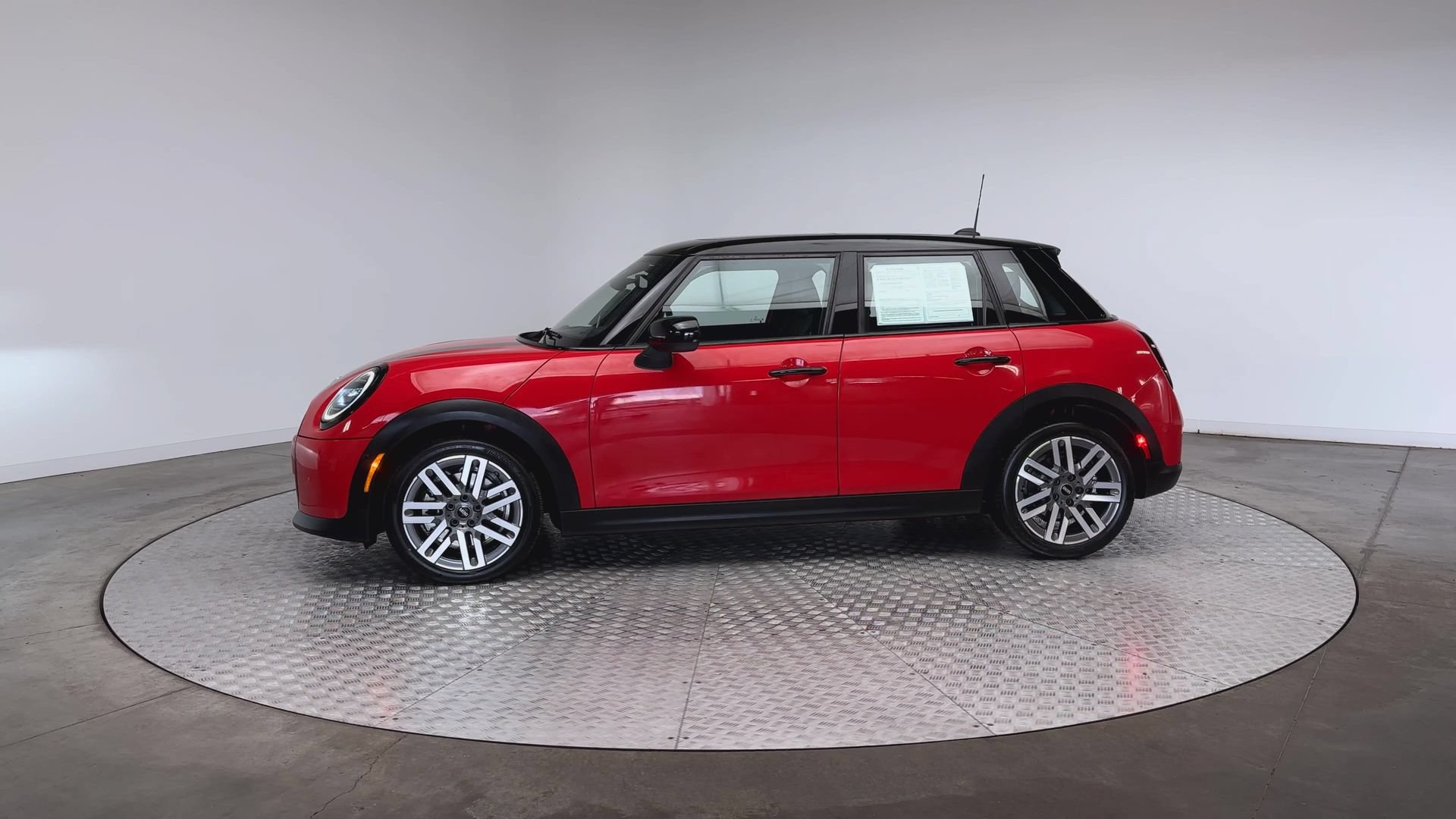 Used 2026 MINI Cooper 4-Door Hardtop FWD image 5