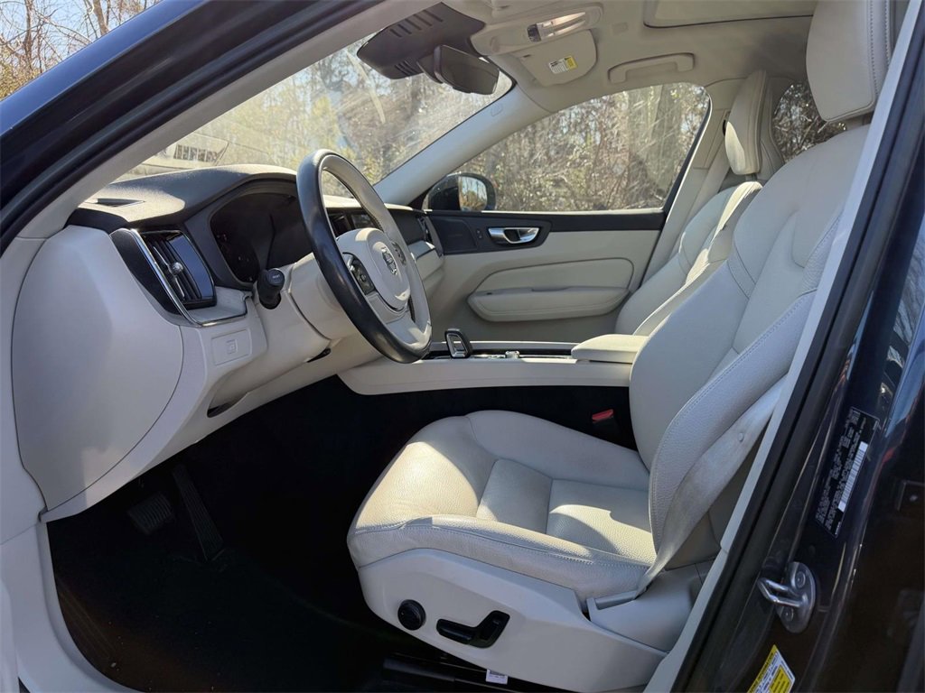 Used 2023 Volvo XC60 B5 Plus w/ Climate Package image 5