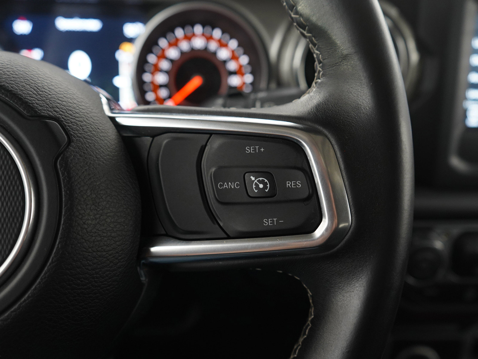 Used 2018 Jeep Wrangler Unlimited Sahara w/ Dual Top Group AWD/4WD image 26