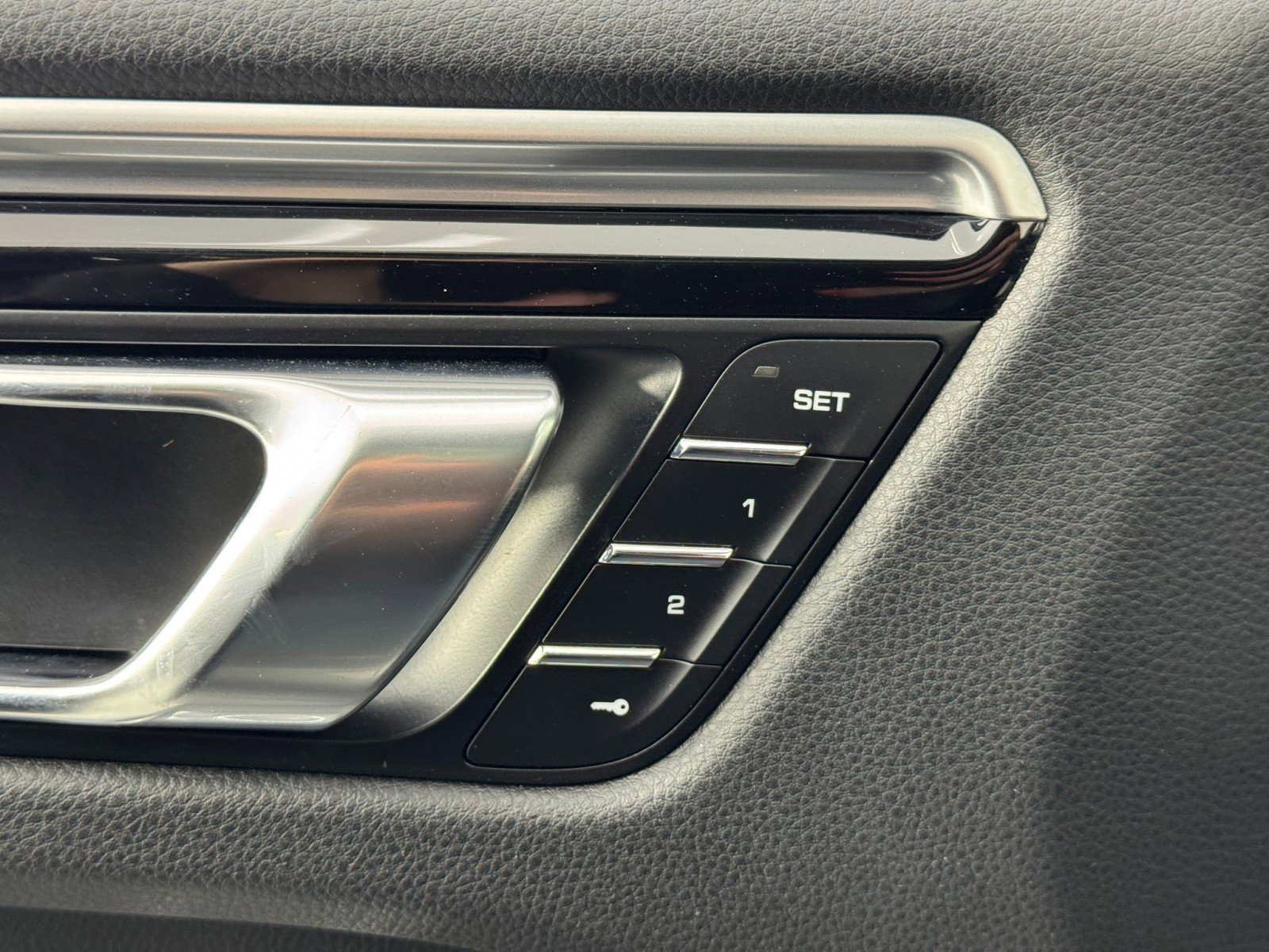 Used 2018 Porsche Macan image 17