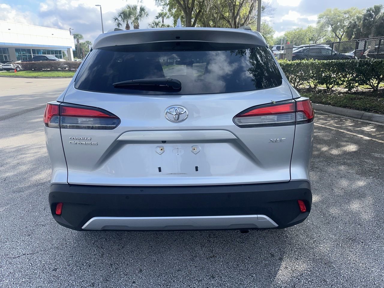 Used 2022 Toyota Corolla Cross XLE w/ Convenience Package image 4