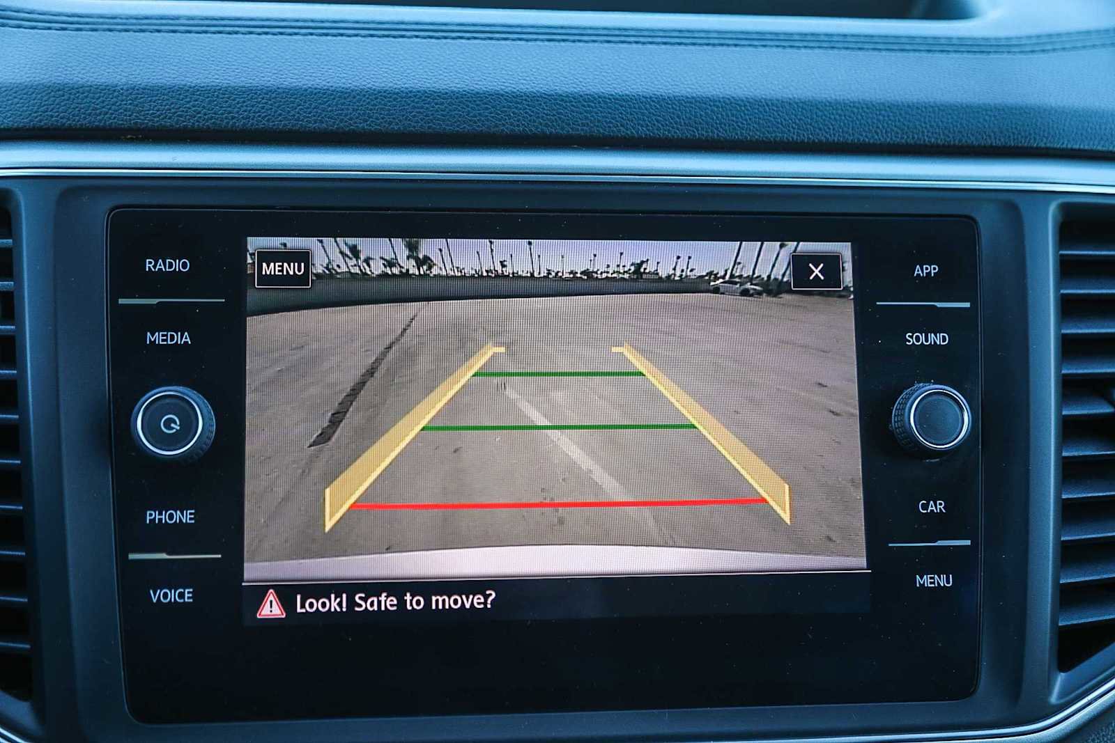 Used 2018 Volkswagen Atlas SE image 24