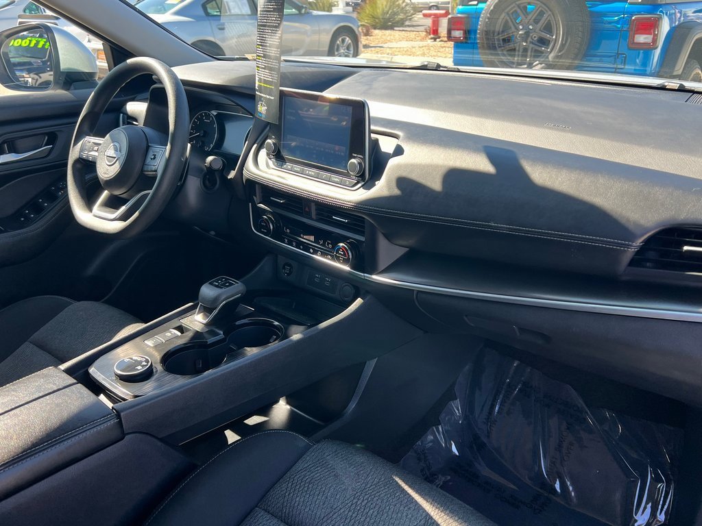 Used 2024 Nissan Rogue SV image 12