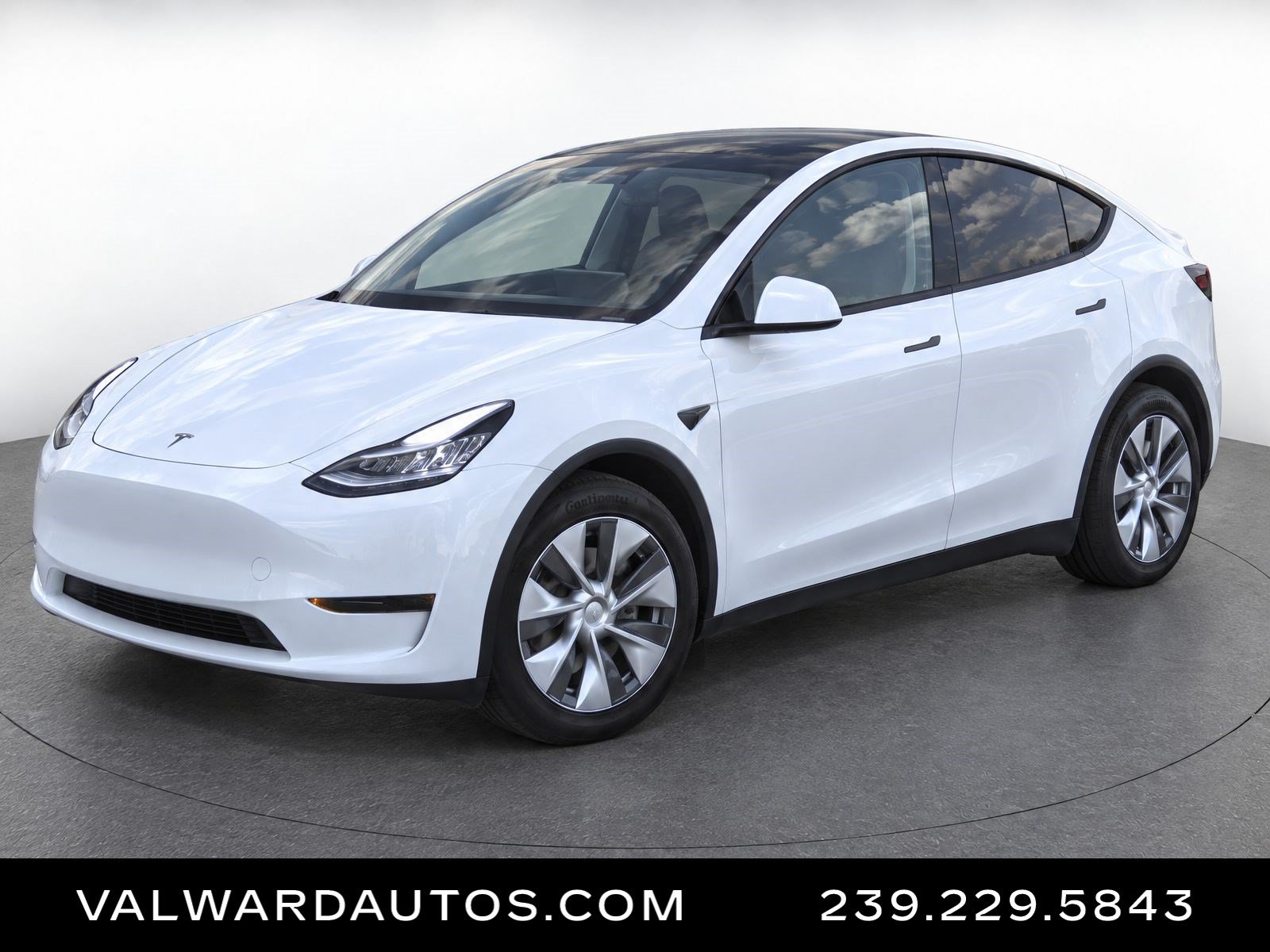Used 2023 Tesla Model Y AWD image 1