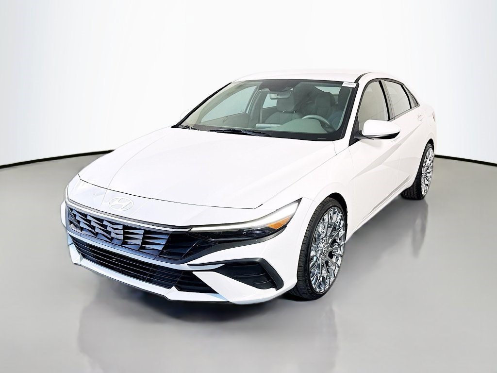 Used 2025 Hyundai Elantra SE FWD image 4