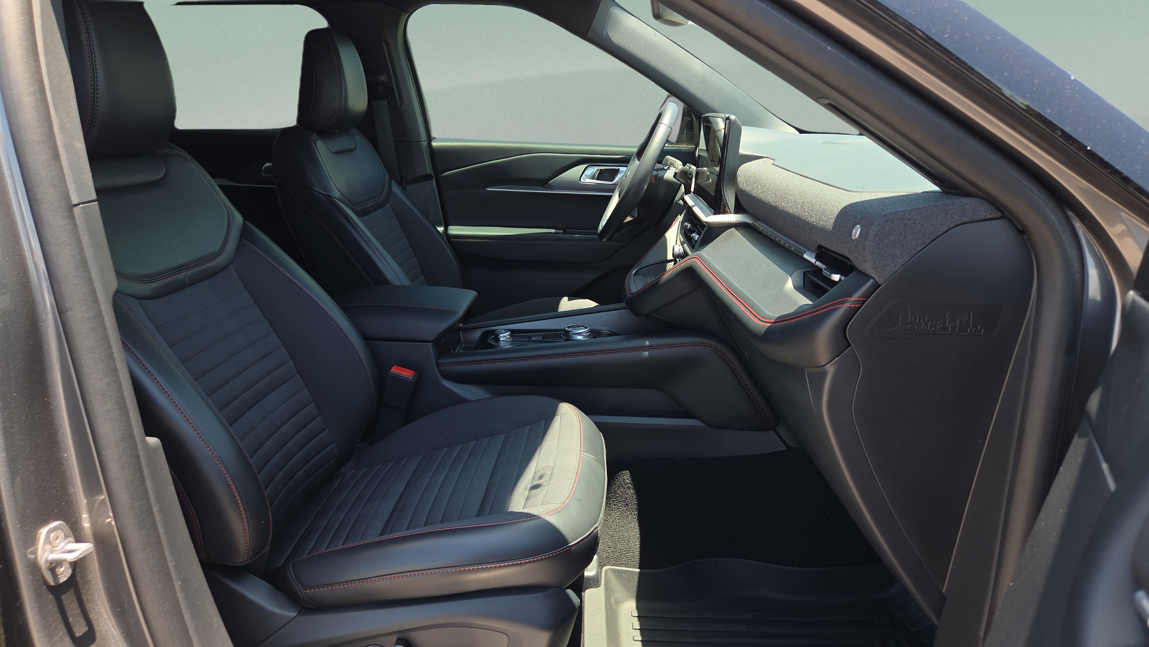 Used 2025 Ford Explorer ST-Line w/ Premium Package RWD image 18