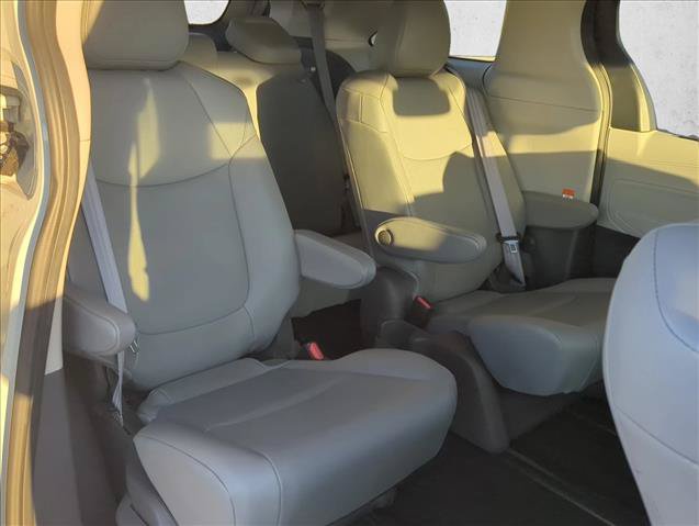 Used 2021 Toyota Sienna XLE AWD/4WD image 23