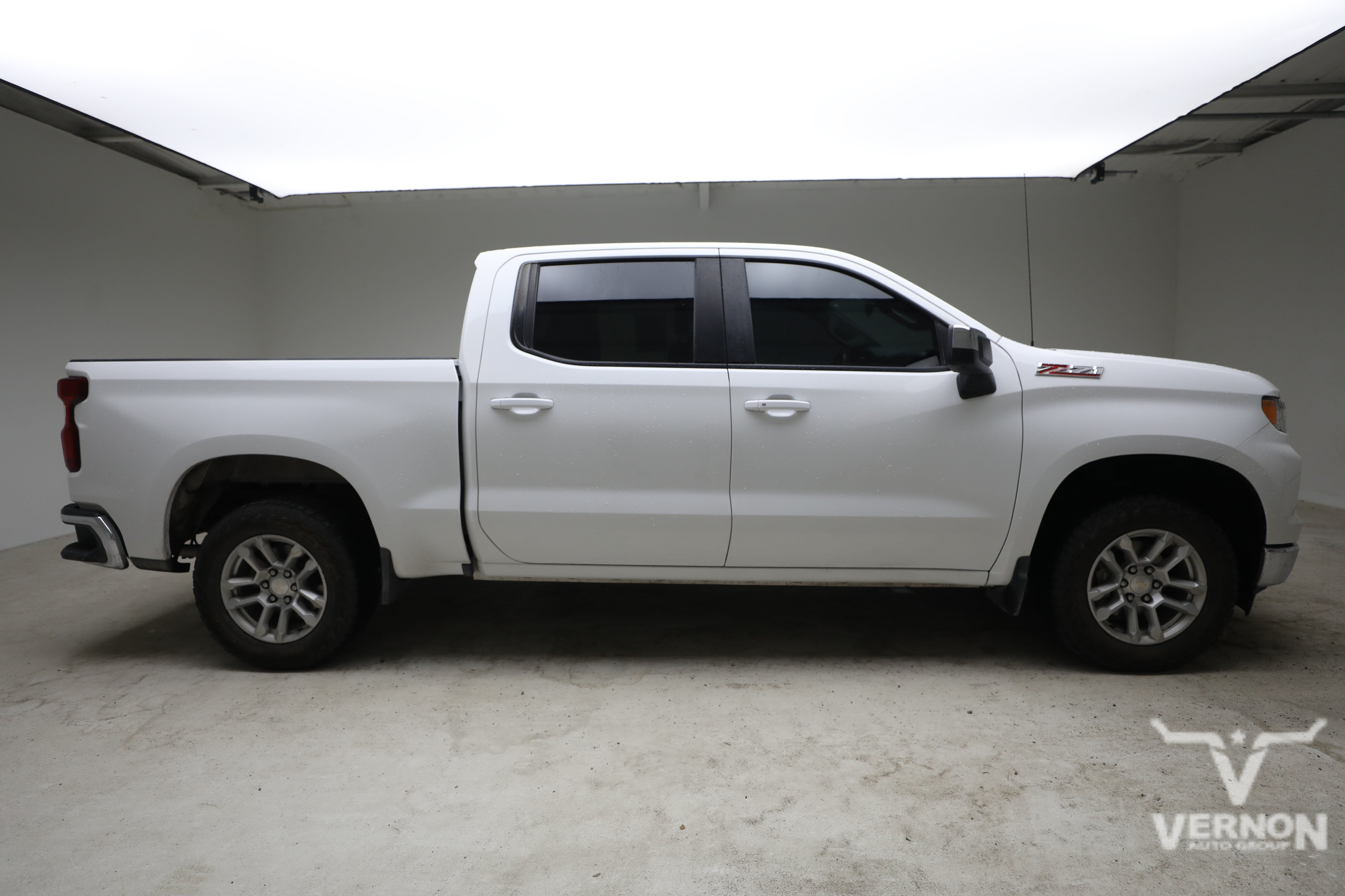 Used 2023 Chevrolet Silverado 1500 LT w/ Z71 Off-Road Package AWD/4WD image 5