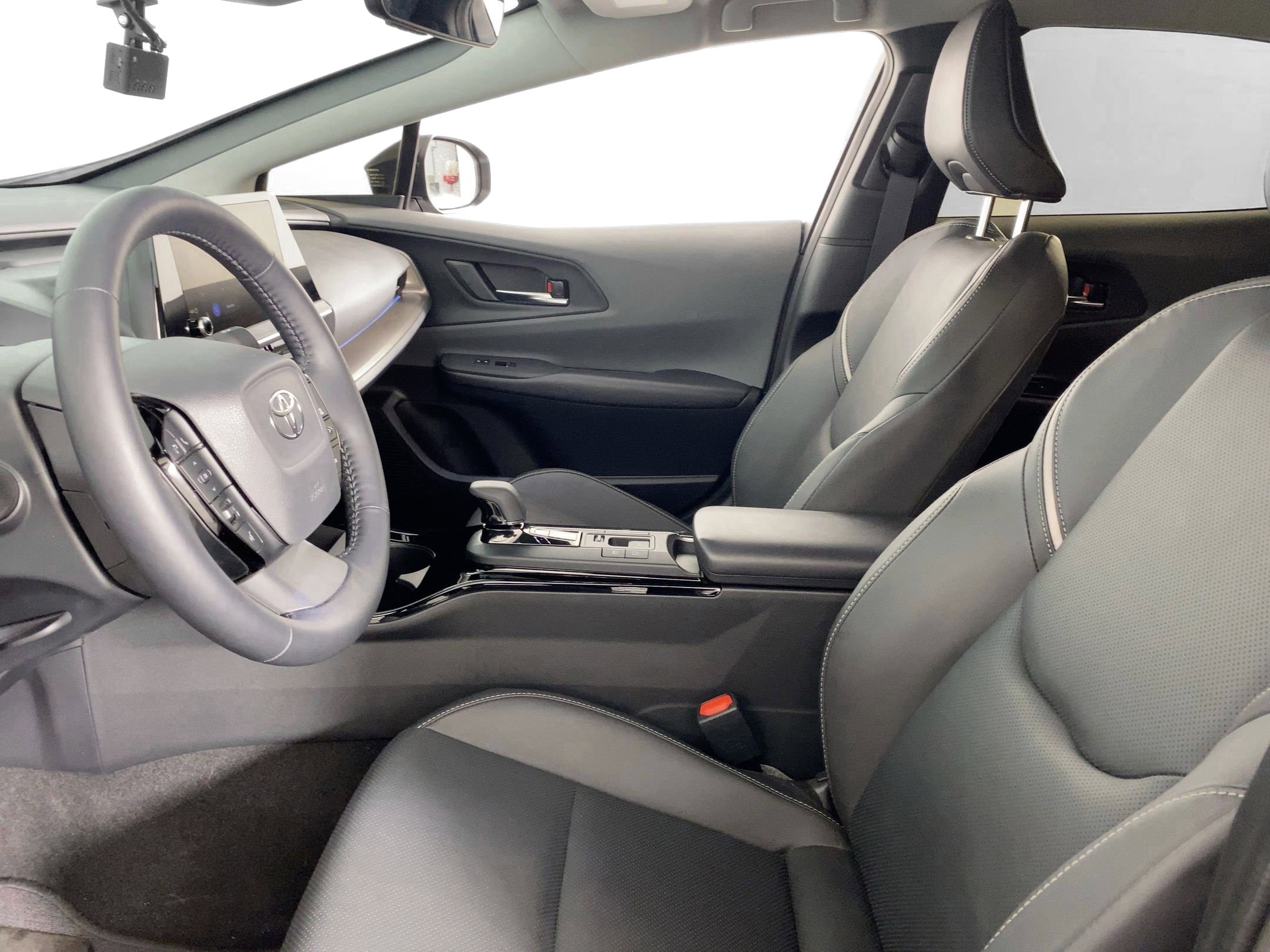 Used 2025 Toyota Prius XLE image 22