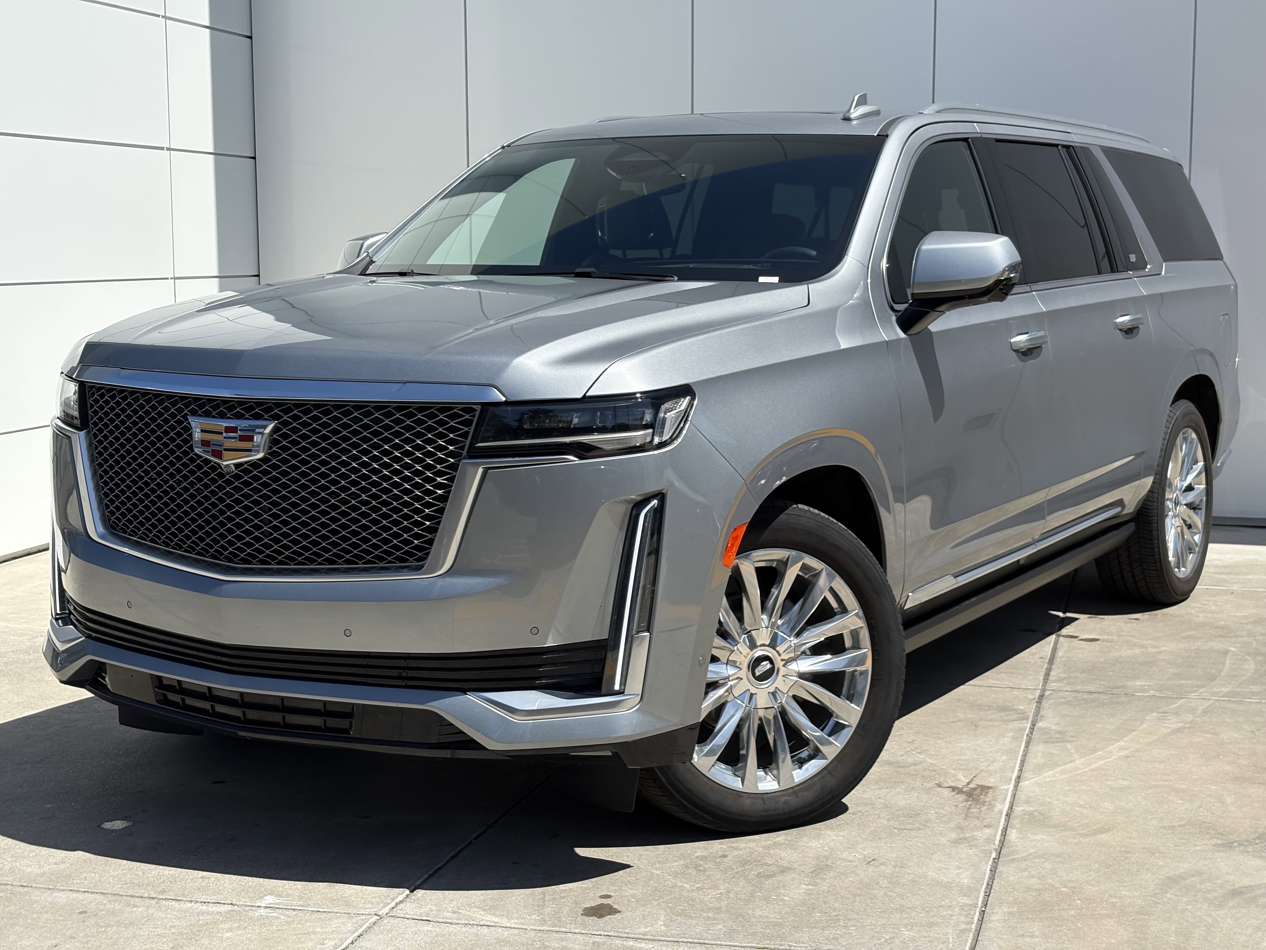 Used 2024 Cadillac Escalade ESV Premium Luxury w/ Performance Package AWD/4WD image 2