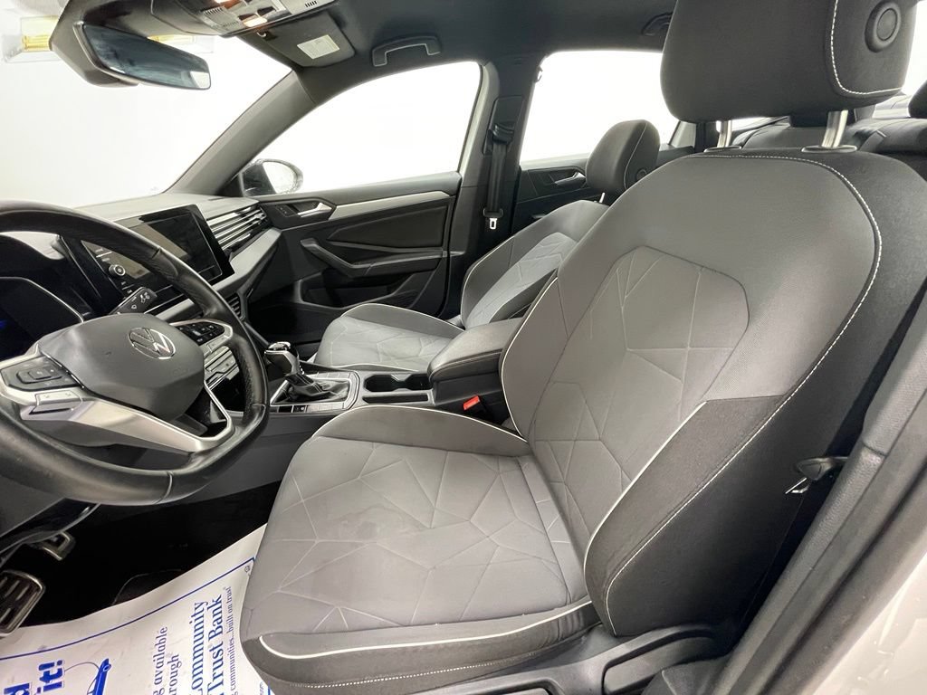 Used 2025 Volkswagen Jetta Sport FWD image 16