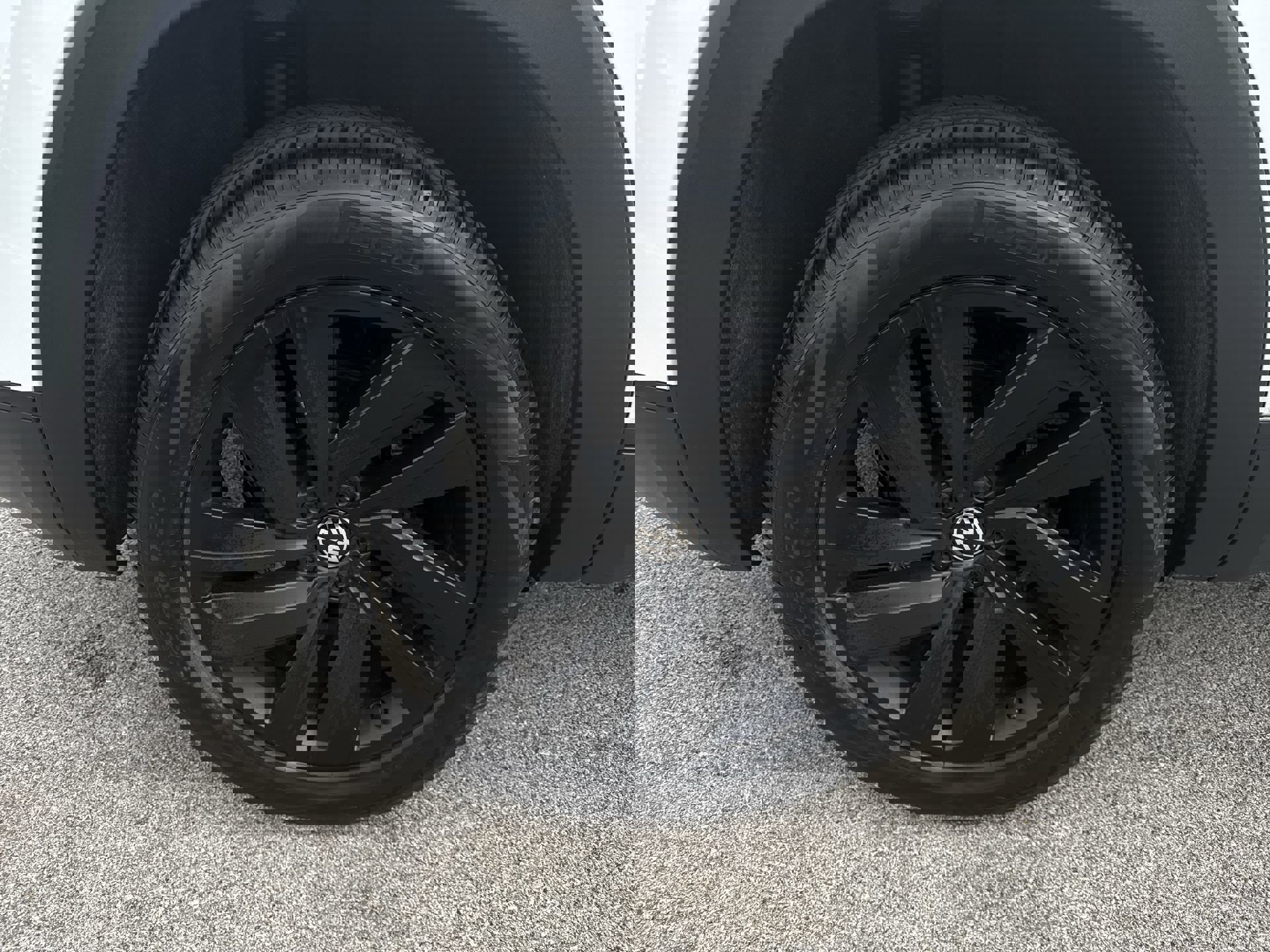 Used 2023 Volkswagen Atlas Cross Sport SE image 31