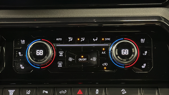 Used 2024 GMC Sierra 2500 AT4 w/ AT4 Premium Plus Package AWD/4WD image 18
