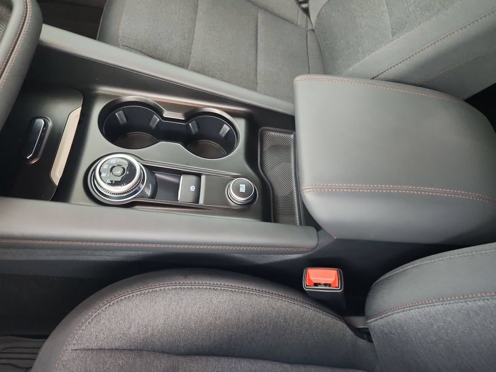 Used 2025 Ford Explorer Active AWD/4WD image 31