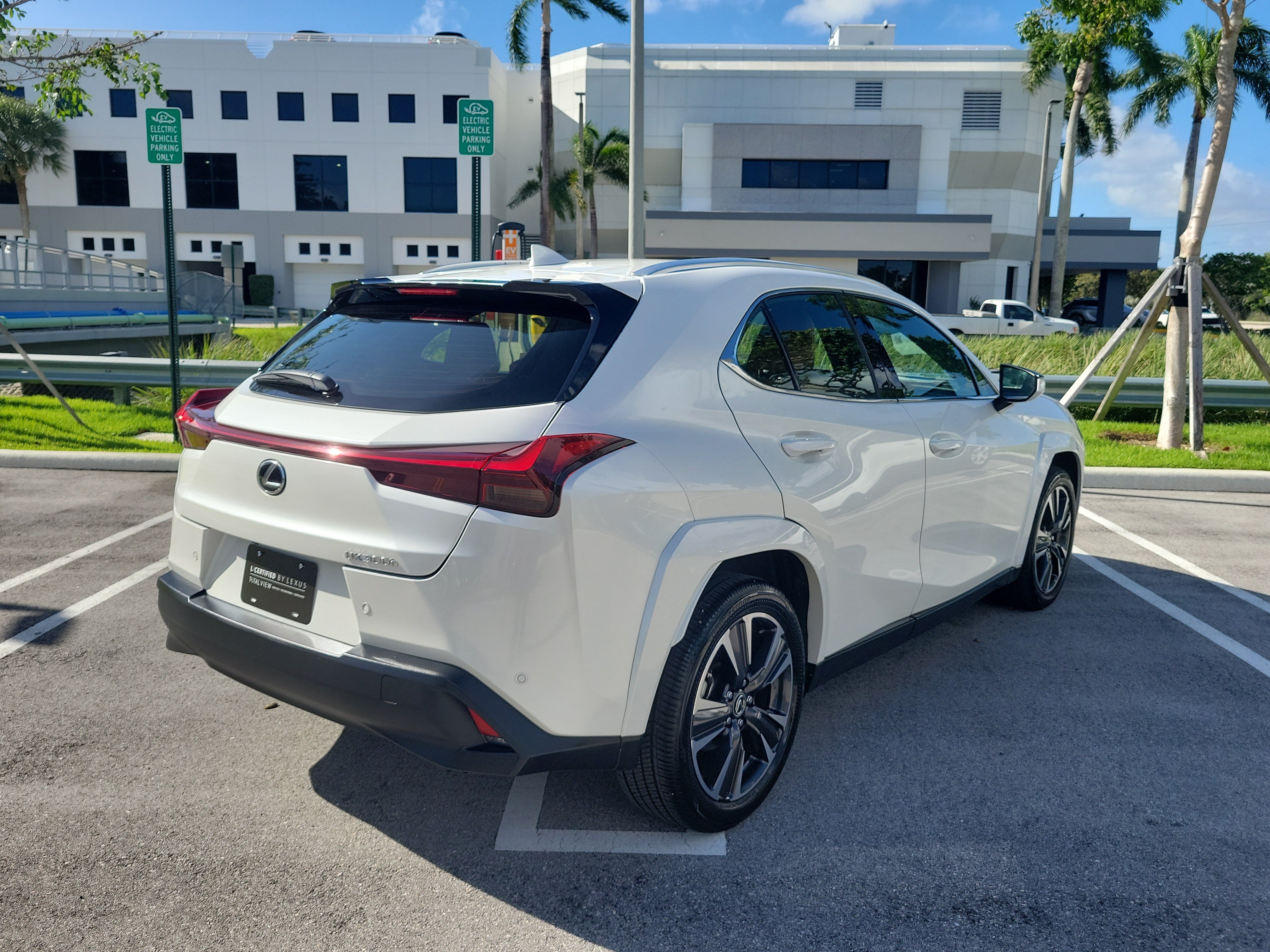 Used 2025 Lexus UX 300h FWD w/ Accessory Package (Z1) image 6