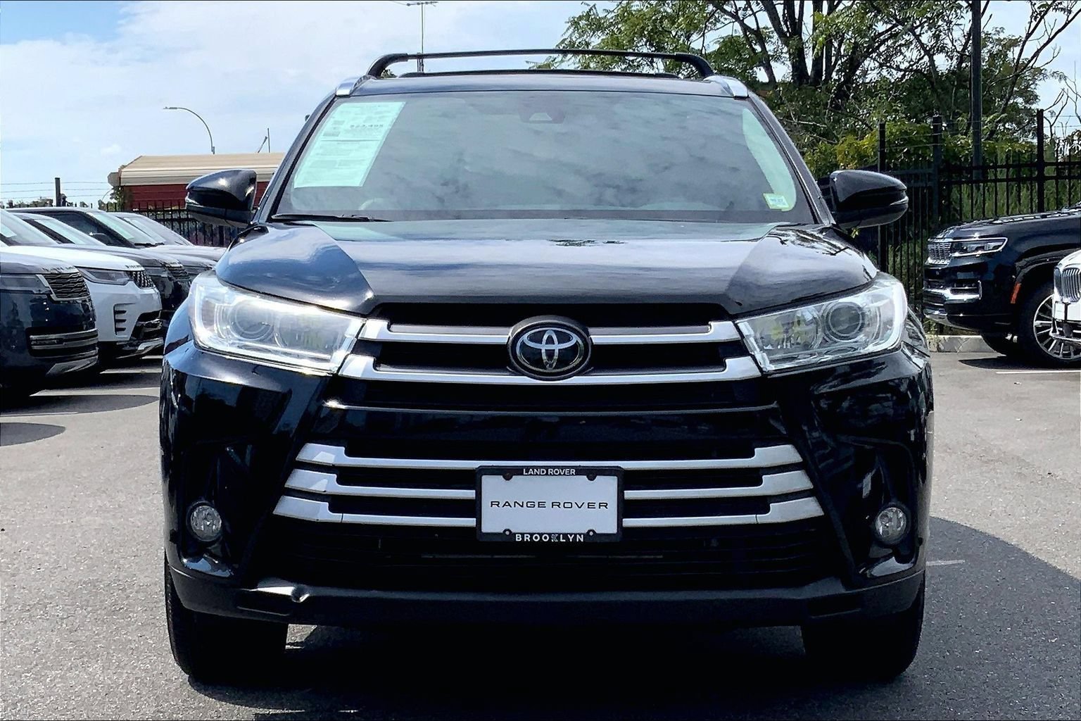 Used 2019 Toyota Highlander XLE AWD/4WD image 3