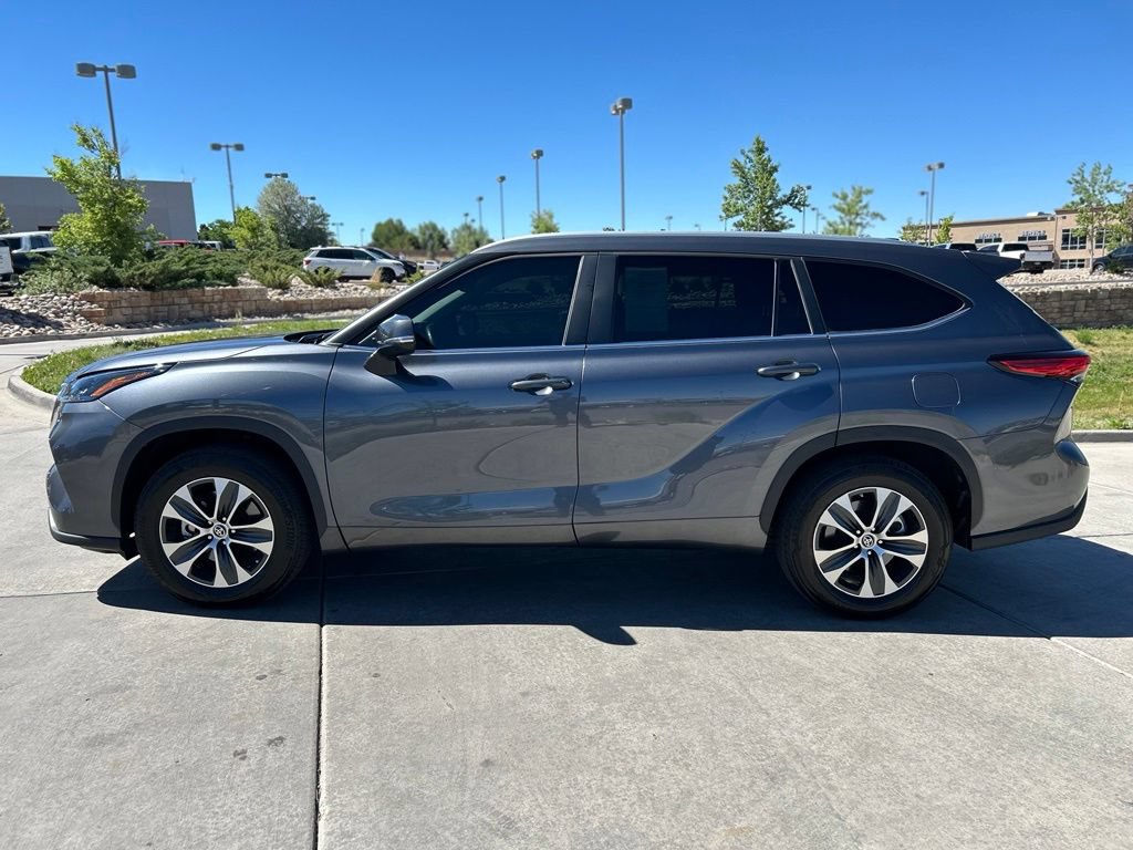 Used 2023 Toyota Highlander XLE FWD image 5