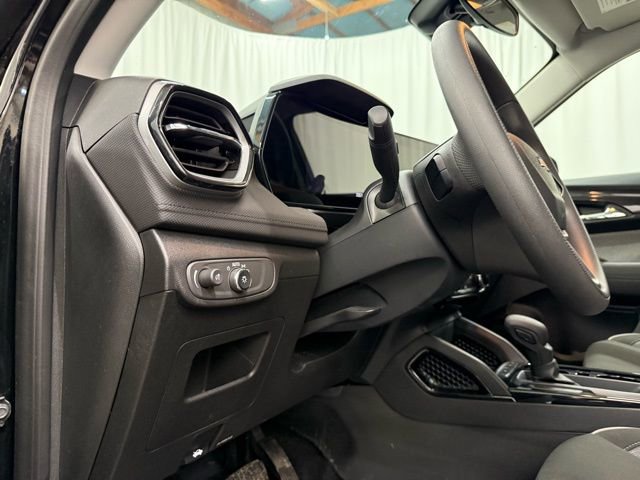 Used 2025 Chevrolet TrailBlazer LT image 16