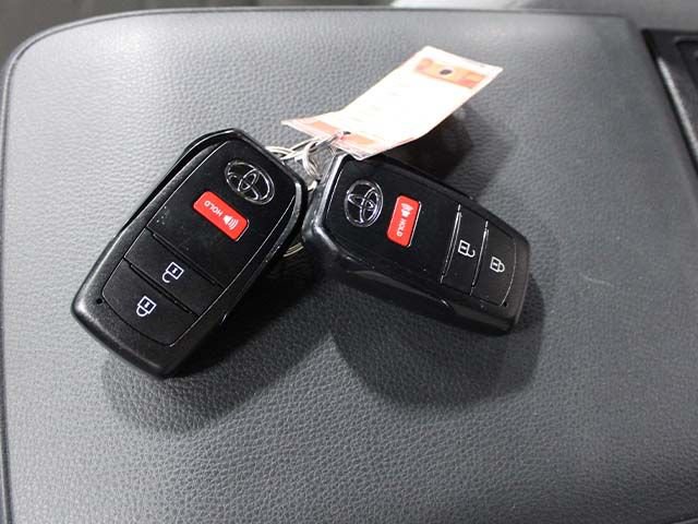 Certified 2025 Toyota Tacoma TRD Off-Road AWD/4WD image 18