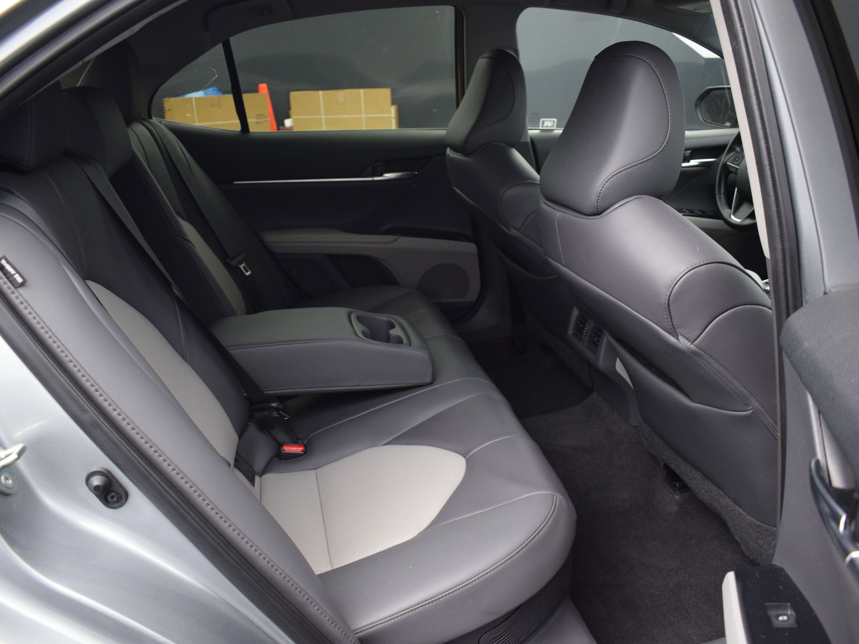 Used 2020 Toyota Camry XLE image 11